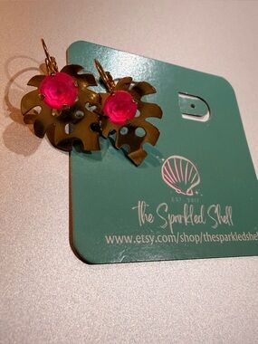 EUC Sparkled Shell Gold Palm Leaf Earrings with Hot Pink Gem